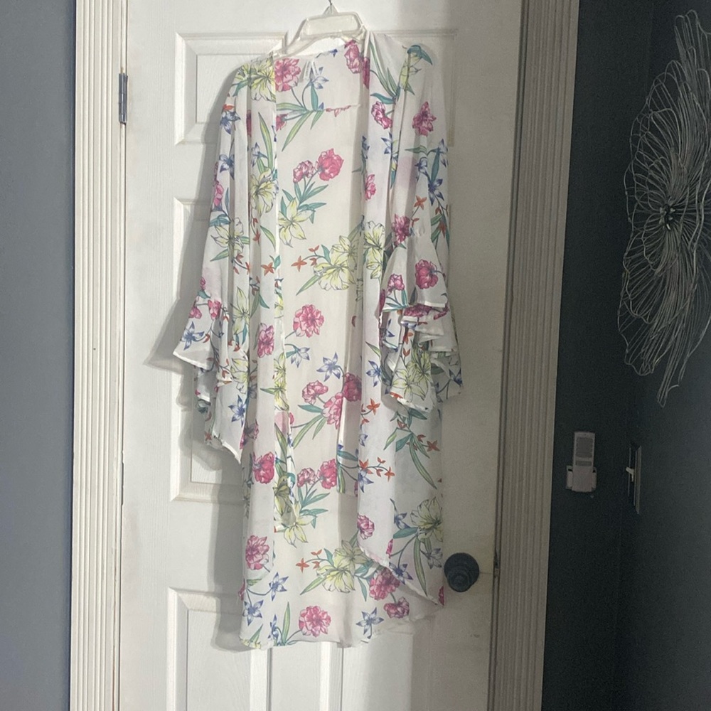 Live 4  Truth Floral Cover Up/Kimono. This is sheer. Worn once. Flower print.
